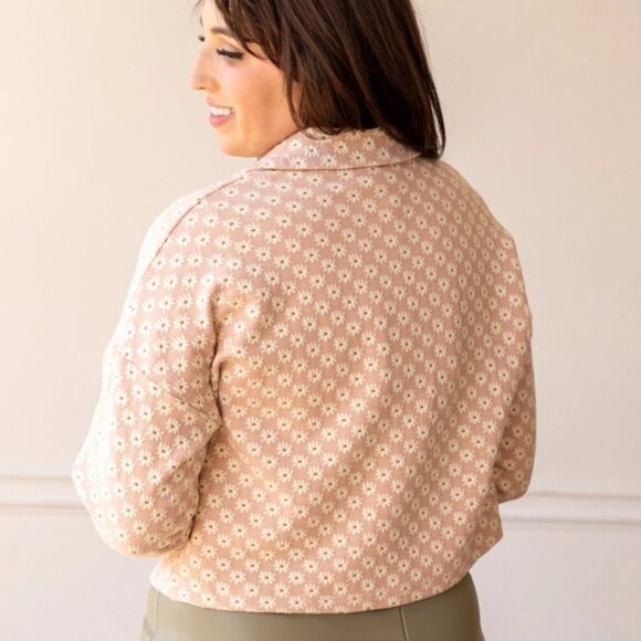 Grace + Emma - Field of Daisies Crop Pink Floral Button Down - 2X - Picture 2 of 5